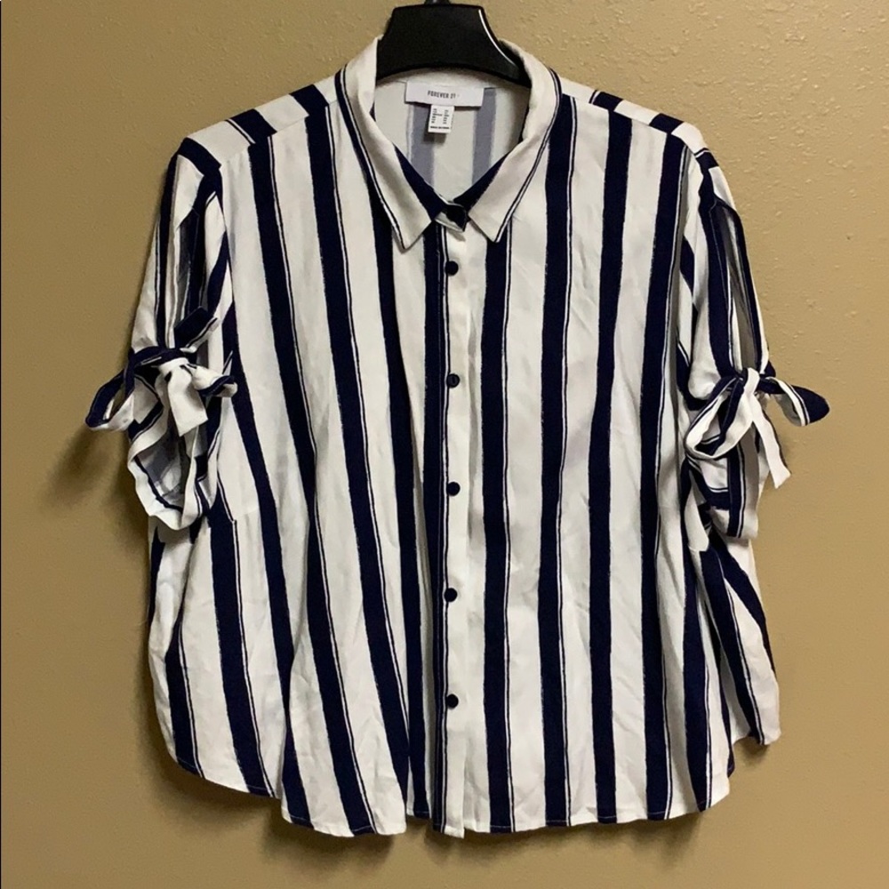 Forever 21 button up crop top | worn once